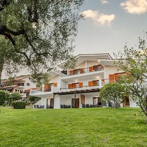 https://katerina-apartments-to-let.hotelschalkidiki.net