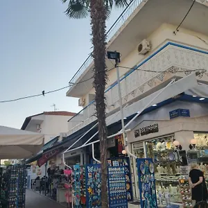 https://malvina-rooms.hotelschalkidiki.net